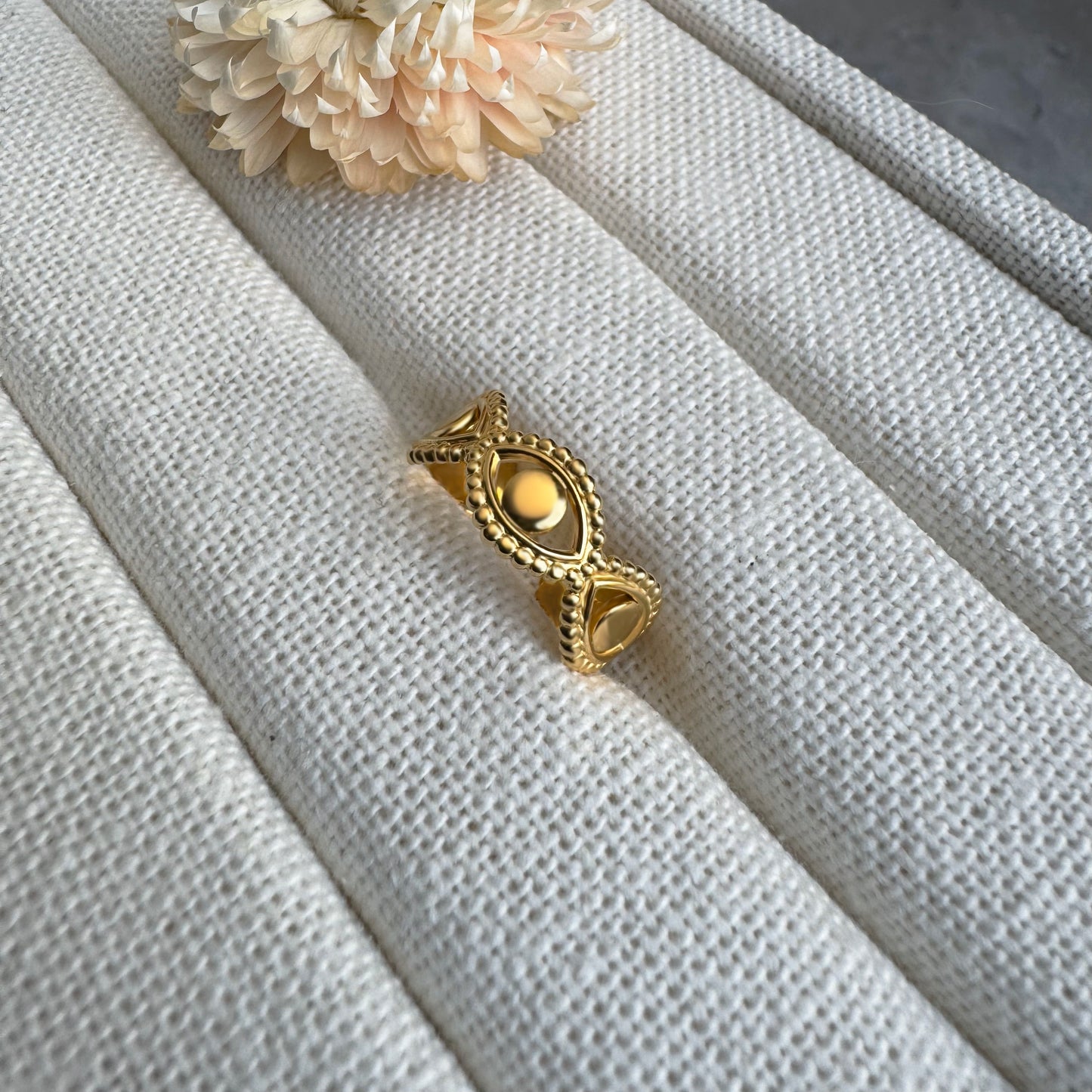 Eye Ring